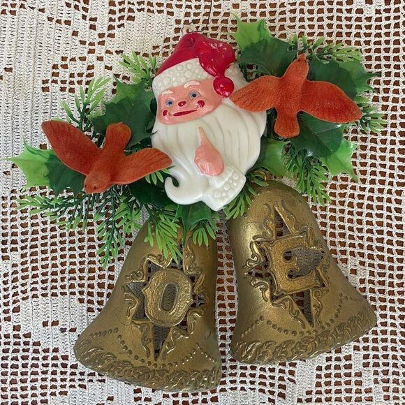 Vintage plastic Santa Claus with bells and wreath Christmas ornament - Picture 12 of 16